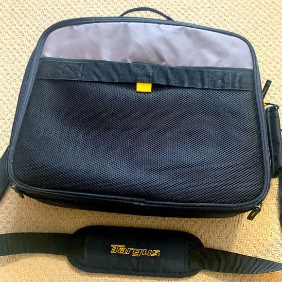 Tarsus Laptop Carrying Case 15.6 inch Black & Grey - Picture 6 of 10